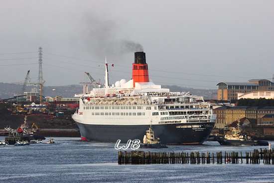 QE2 visit to the River Tyne 08 October 2008.