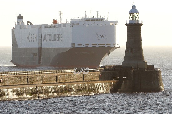 Ships arriving in the River Tyne after the QE2 in October 2008.