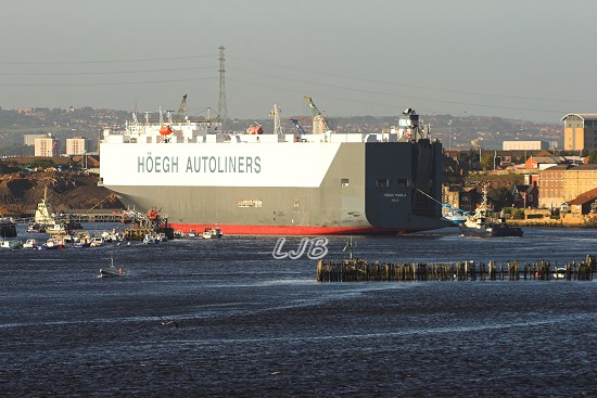 Ships arriving in the River Tyne after the QE2 in October 2008.