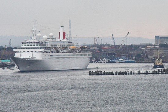 Cruise Liner Boudicca leaving the River Tyne