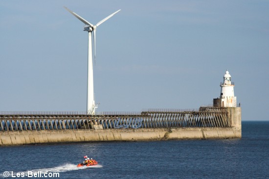 Inshore resue boat leaving the River Blyth.